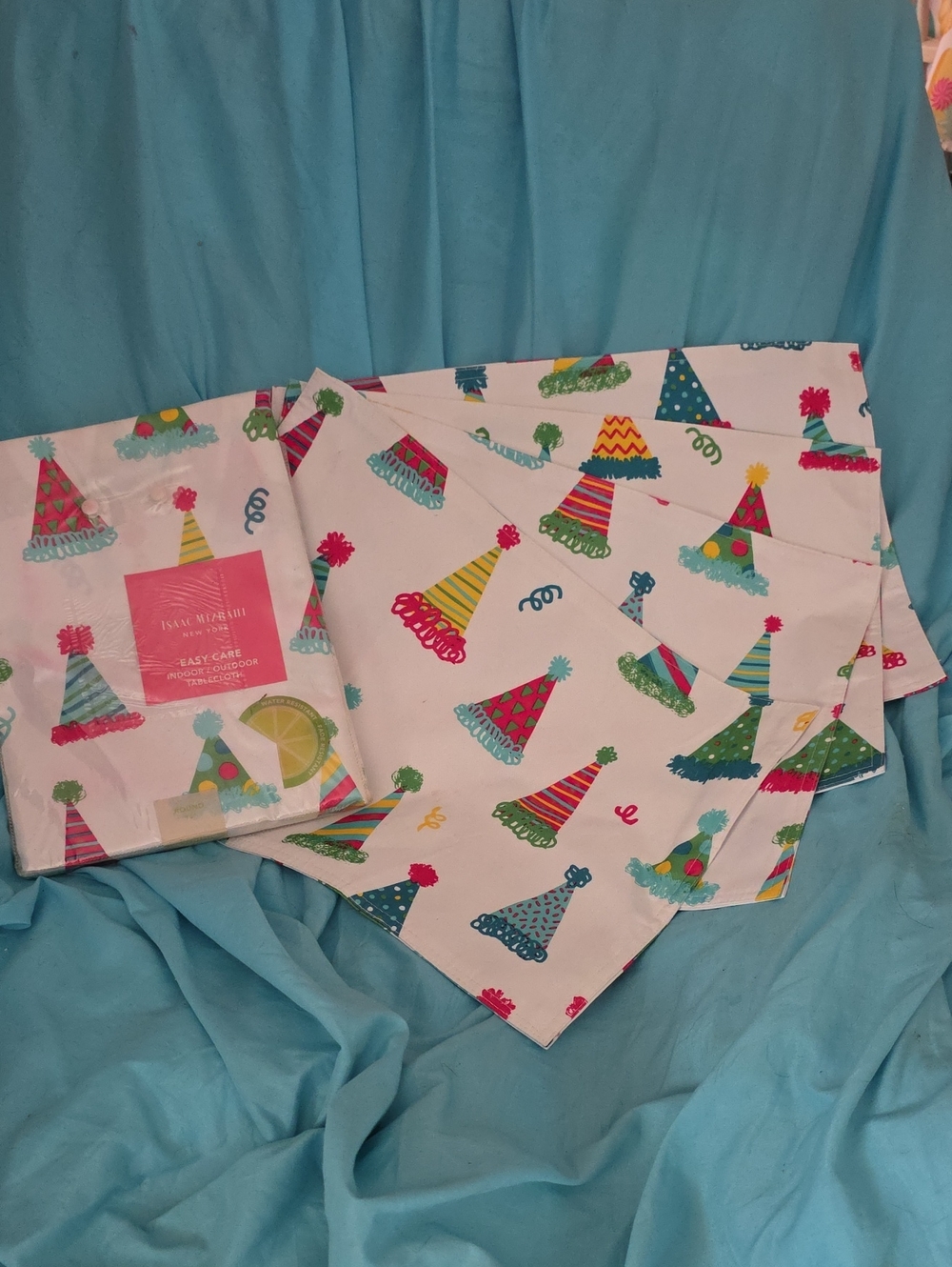 Isaac Mizrahi White Tablecloth & Placemats with Multicolor Party Hats